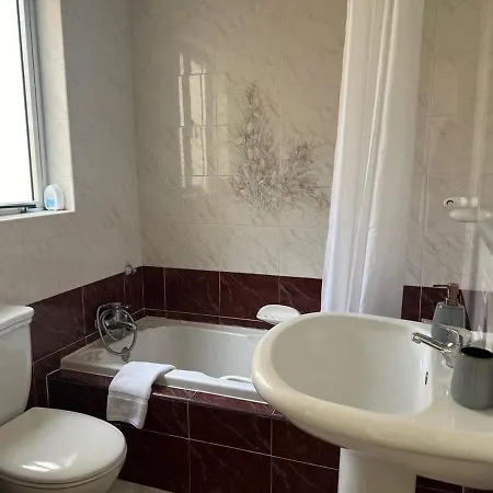 Spacious House With Roof-terrace