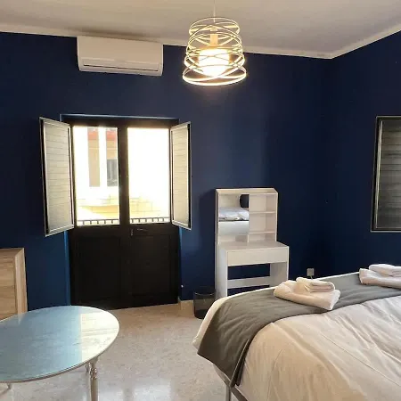 Semesterbostad Spacious House With Roof-terrace Mellieħa