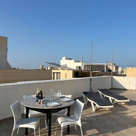 Spacious House With Roof-terrace *