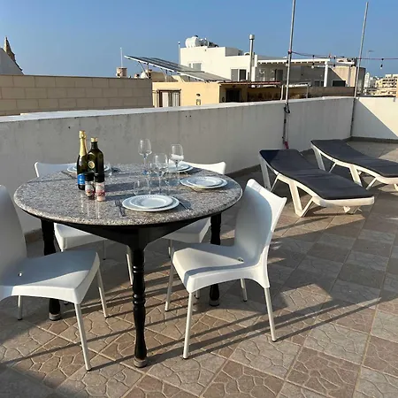 Spacious House With Roof-terrace Semesterbostad Mellieħa